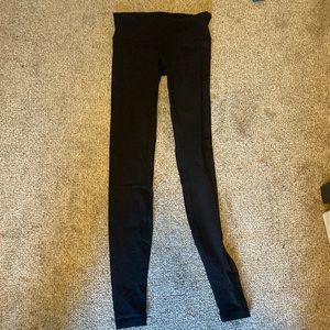Black lululemon wunder under leggings